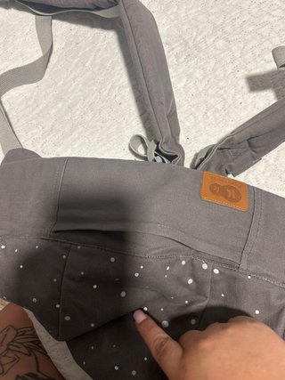 Portabebés Kinderkraft gris con puntos
