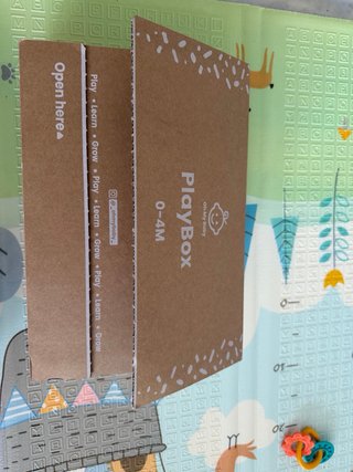 Caja de juguetes Ohmybaby 0-4 meses