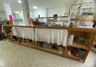 mostrador vitrina panaderia +almacenamiento madera