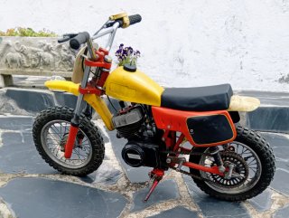 Moto infantil Italjet con sidecar