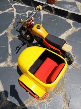Moto infantil Italjet con sidecar