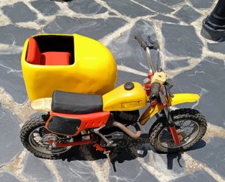 Moto infantil Italjet con sidecar