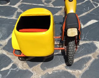 Moto infantil Italjet con sidecar