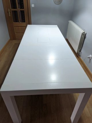 Mesa de comedor blanca moderna