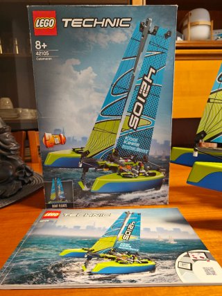 LEGO Technic 42105 Catamarán Flotante