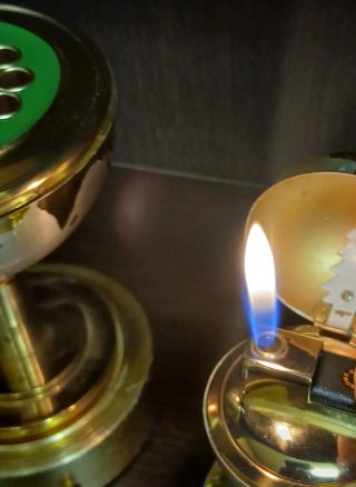 Coppia carillon portasigarette e accendino globo