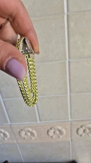 Orecchini pendenti dorati verdi