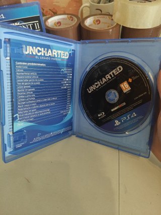 Confezione 3 Giochi PS4: Star Wars, Uncharted, PvZ