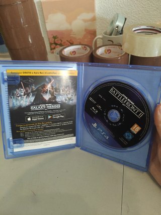 Confezione 3 Giochi PS4: Star Wars, Uncharted, PvZ