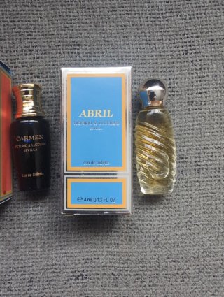 Miniaturas Perfume Carmen y Abril