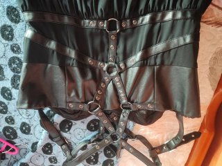 Vestido gótico RESTYLE con arnés