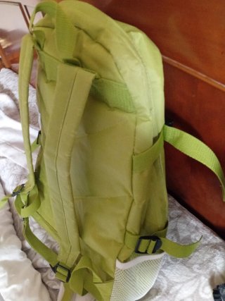 Mochila verde y amarilla