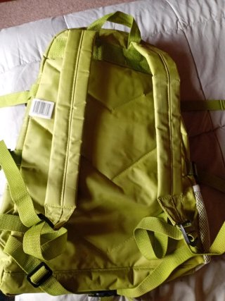 Mochila verde y amarilla