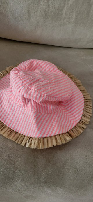 Sombrero de mujer con rayas azules y blancas