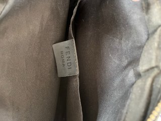 Borsa a spalla Fendi nera e rossa