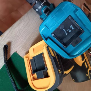 2 Baterías 21V y Cargador PIN MAKITA