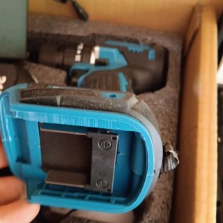 2 Baterías 21V y Cargador PIN MAKITA