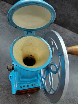 Antiguo Molinillo de Hierro para Café