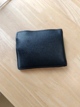 Cartera de piel negra
