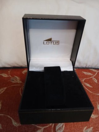 Caja de reloj Lotus