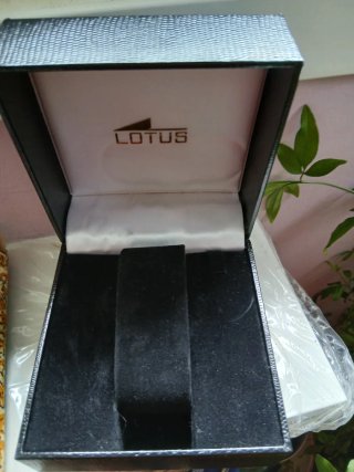 Caja de reloj Lotus