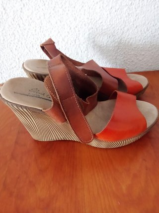 Sandalias cuña Elena C. Marrón/Naranja