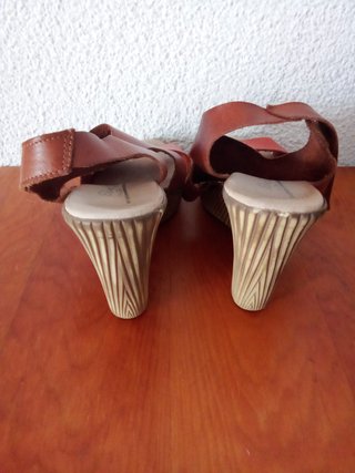 Sandalias cuña Elena C. Marrón/Naranja