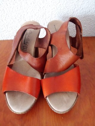 Sandalias cuña Elena C. Marrón/Naranja