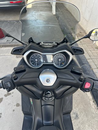 Yamaha Xmax 125 gris