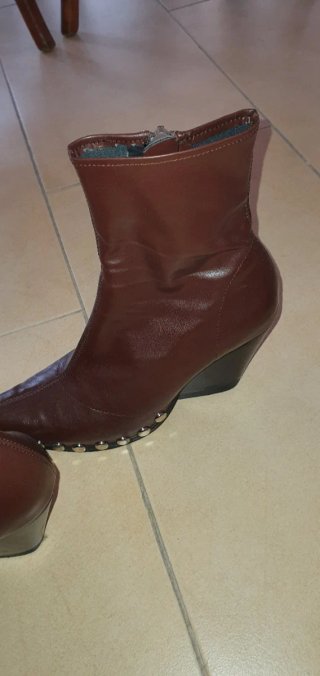Botines Jeffrey Campbell Marrones Tachuelas