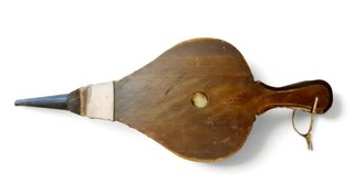 Antico soffietto da camino in legno