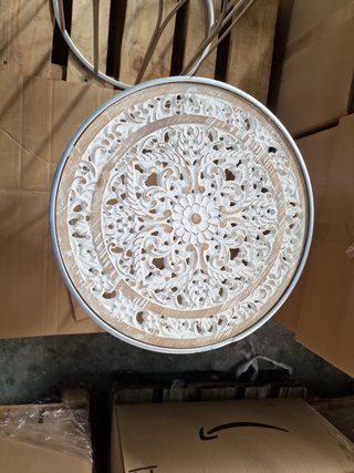 Set 2 tavolini ausiliari in metallo argentato/legno intagliato