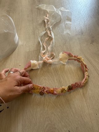 Tiara niña comunión flores beige y rosa