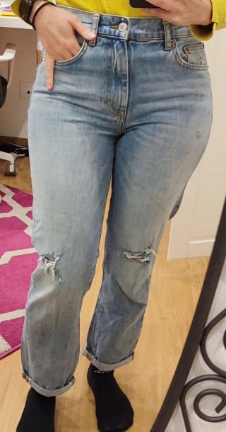 Pantalón vaquero Zara mujer desgastado