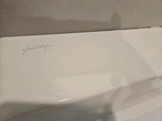 Mueble lavabo con espejo y grifo