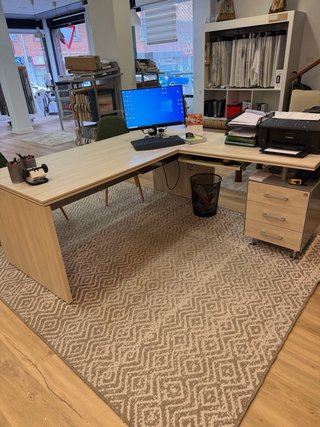 Mesa de oficina bicolor madera y metal + cajonera