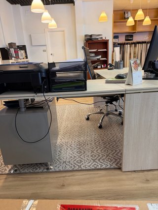 Mesa de oficina bicolor madera y metal + cajonera