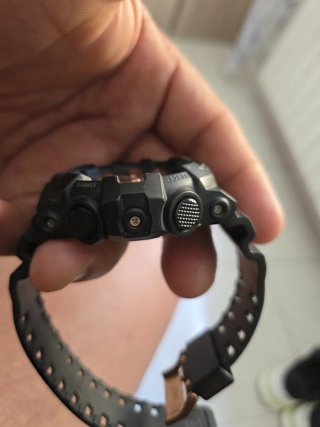 Reloj Casio G-Shock Negro y Dorado