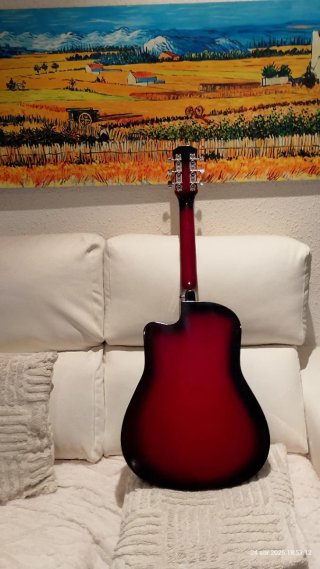 Guitarra Acústica Roja y Negra