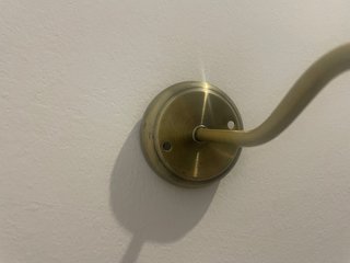 Aplique de pared dorado con movimiento