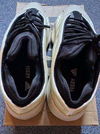 Adidas Yeezy Boost 700 MNVN Beige Blanco