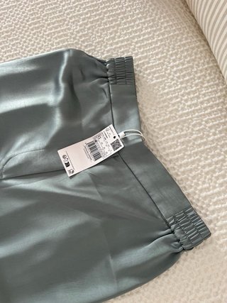 Pantalón satén verde Mango Talla XS nuevo