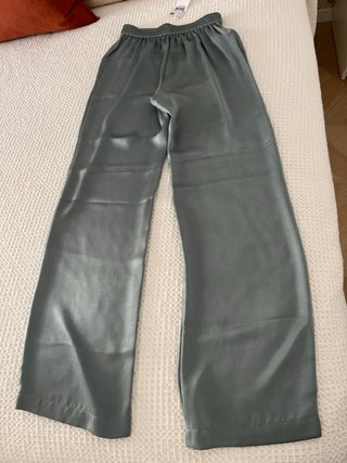Pantalón satén verde Mango Talla XS nuevo