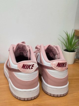 Zapatillas Nike Dunk Low Rosa y Blanco Talla 38.5