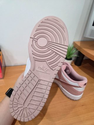 Zapatillas Nike Dunk Low Rosa y Blanco Talla 38.5
