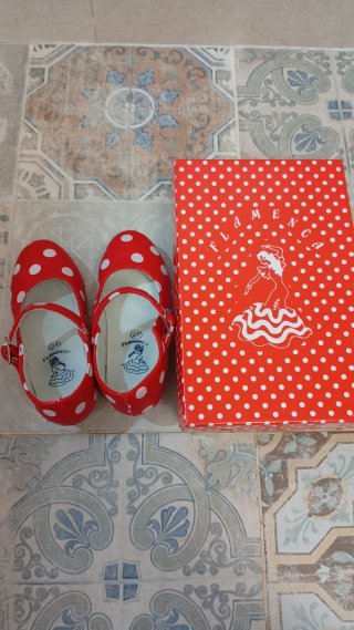 Tacones niña rojos con lunares. Talla 27