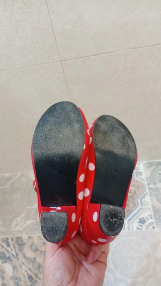 Tacones niña rojos con lunares. Talla 27