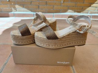 Sandalias esparto cuña beige y marrón