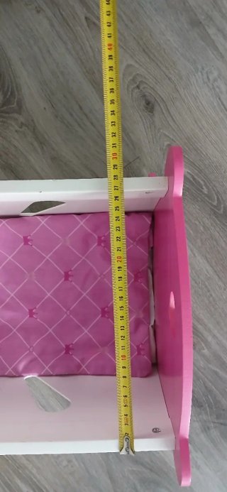 Cuna mecedora de juguete rosa y blanca
