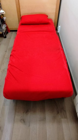 Sofá-cama individual plegable con ruedas